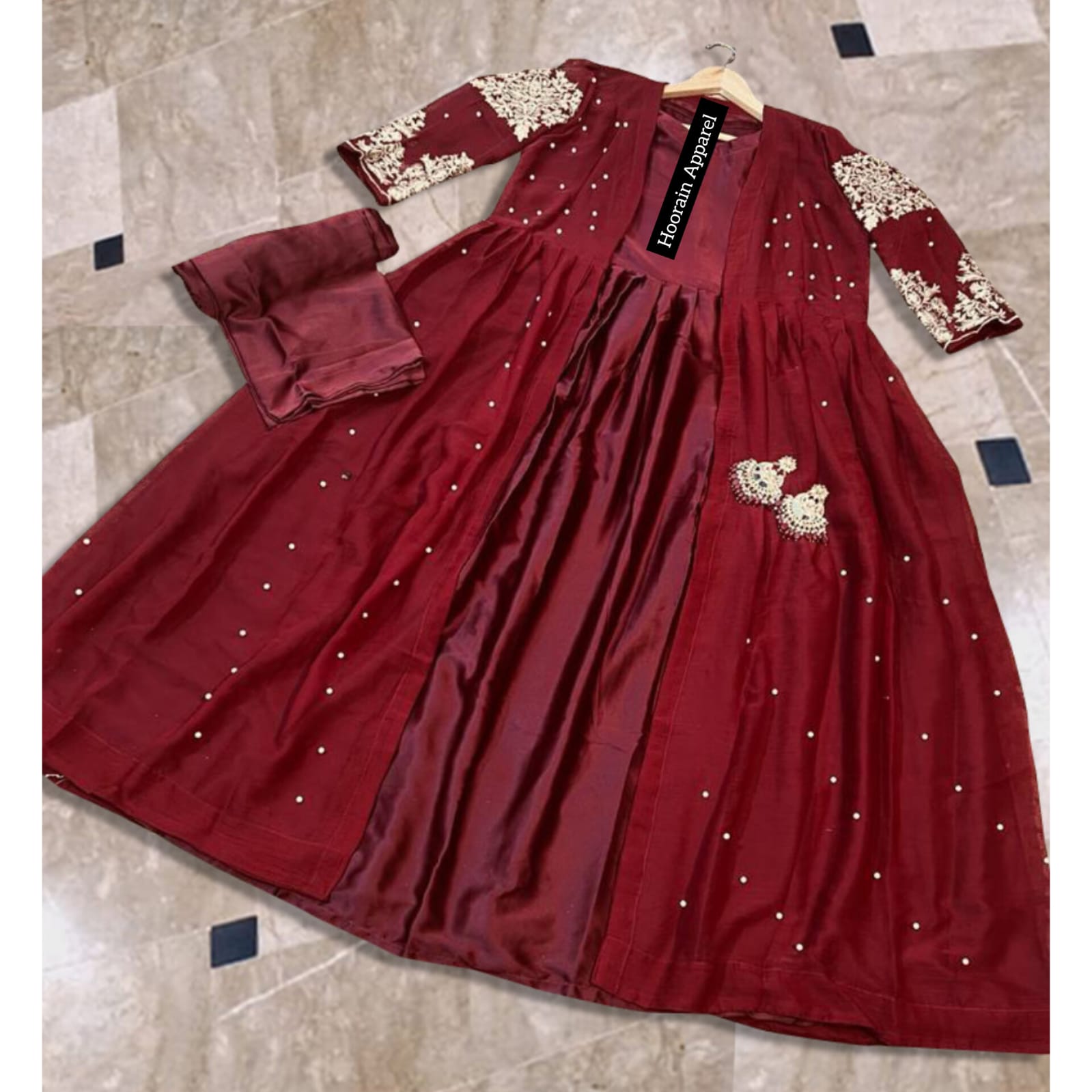 Stunning Embroidered Gown Set: Effortless Elegance!" โจ๐