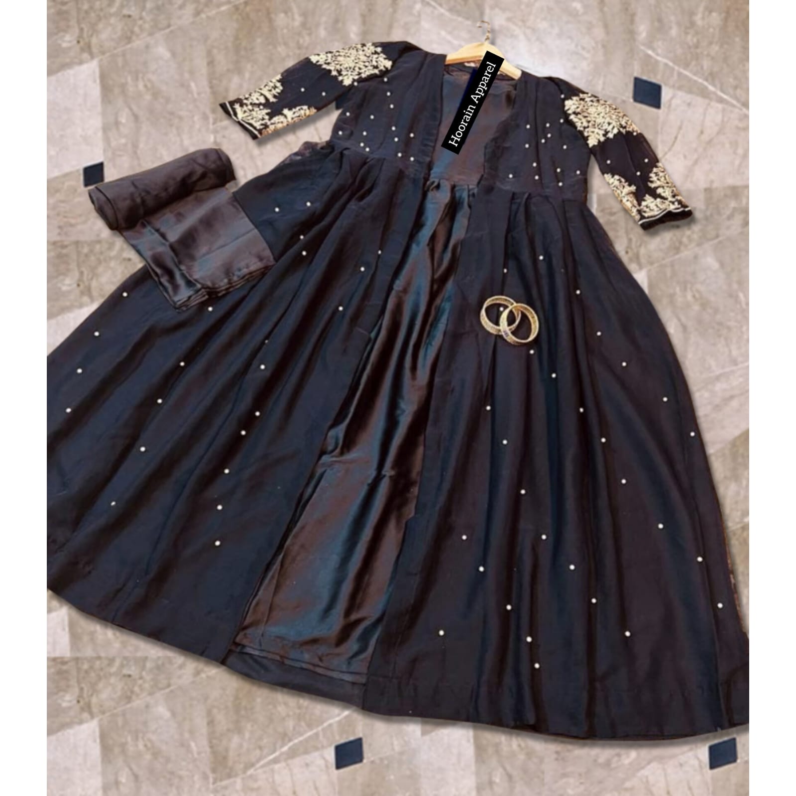 Stunning Embroidered Gown Set: Effortless Elegance!" โจ๐