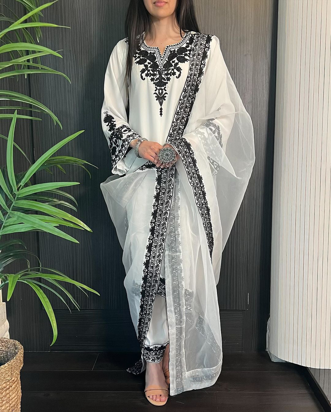 Elegant White Embroidered Formal Wedding 3-Pieces